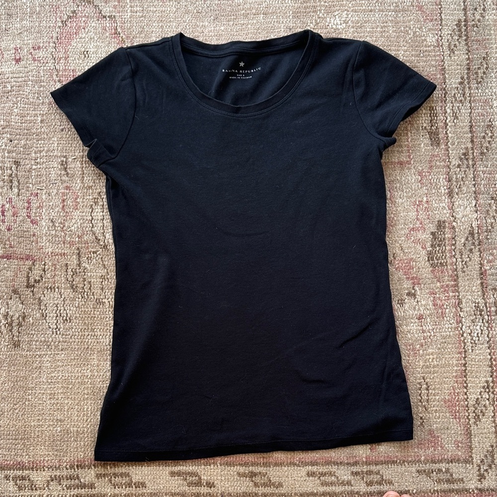 Banana Republic Black Short-Sleeve Crewneck Tee